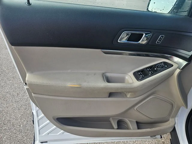 Used 2015 White Ford Base image 10