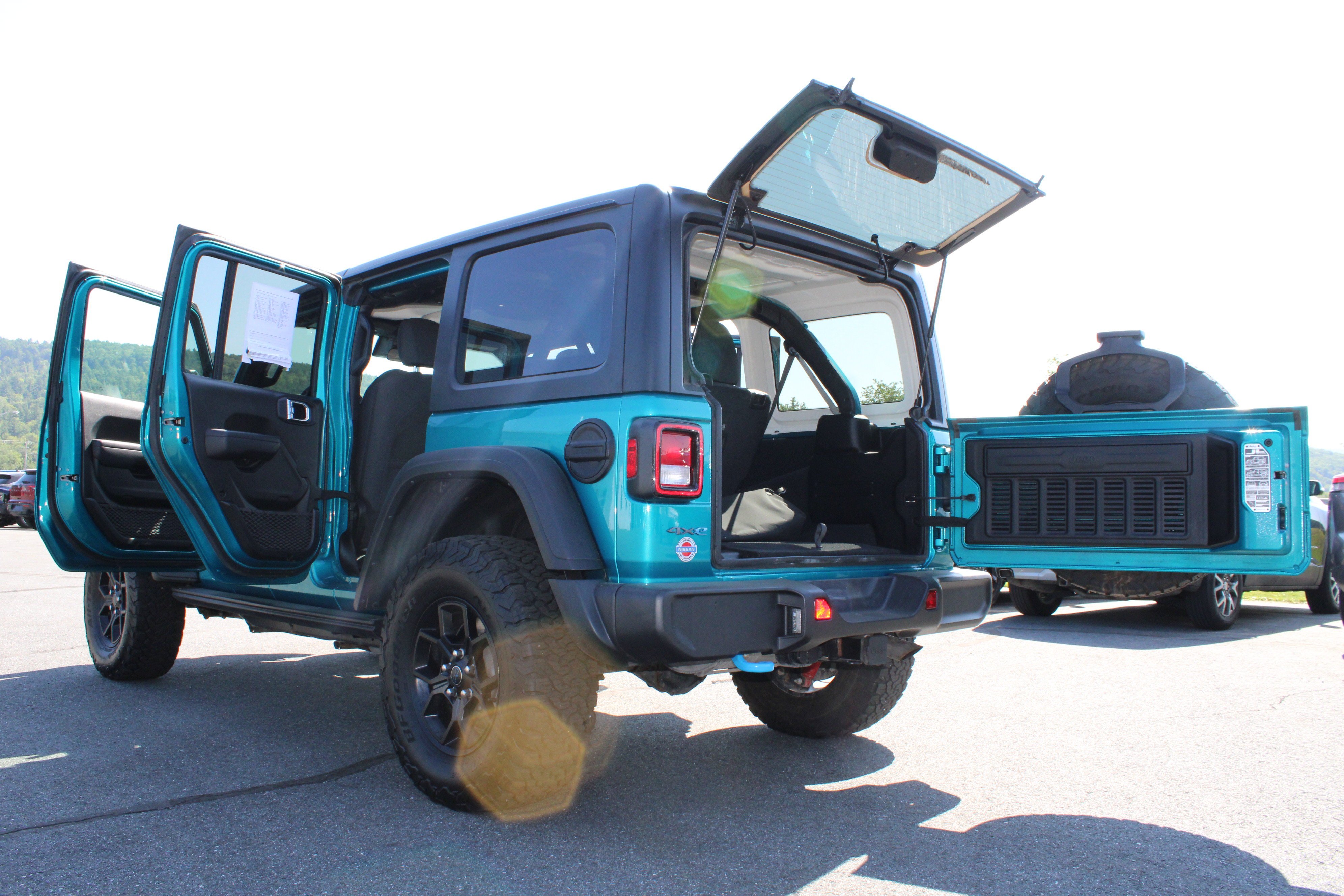 Used 2024 Bikini Pearl Coat Jeep Willys image 7