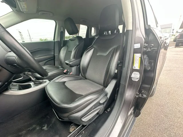 Used 2018 Gray Jeep Latitude image 13