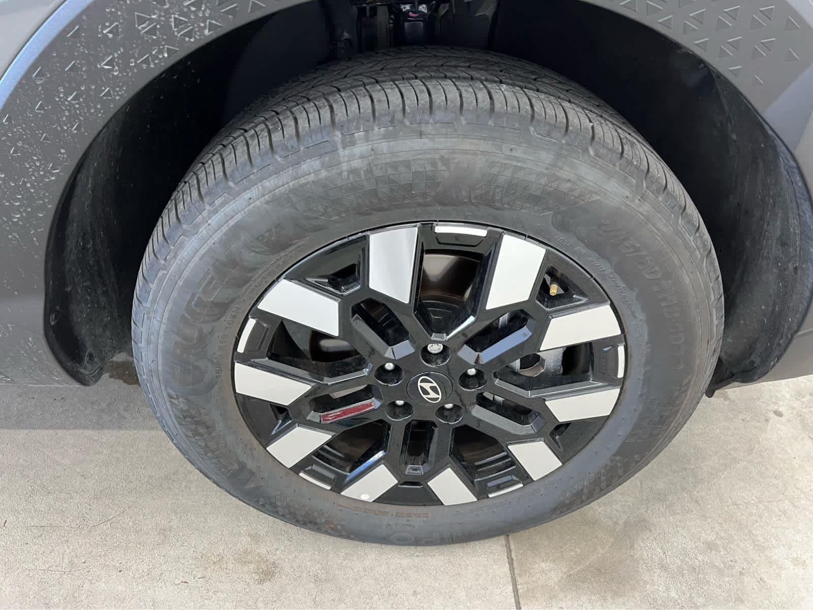 Used 2025 Hampton Gray Hyundai SEL image 15