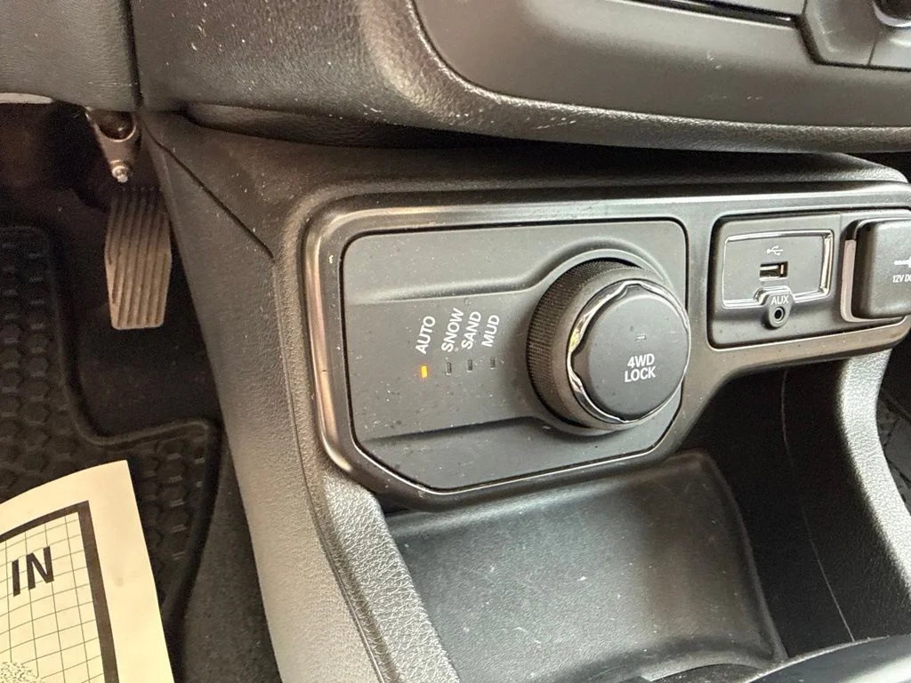 Used 2023 Black Jeep Latitude image 28