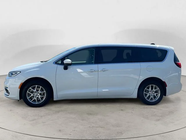 Used 2023 Bright White Clearcoat Chrysler Touring L image 2