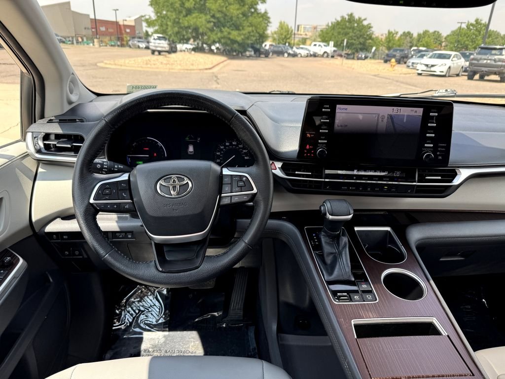 Used 2021 White Toyota XLE image 27