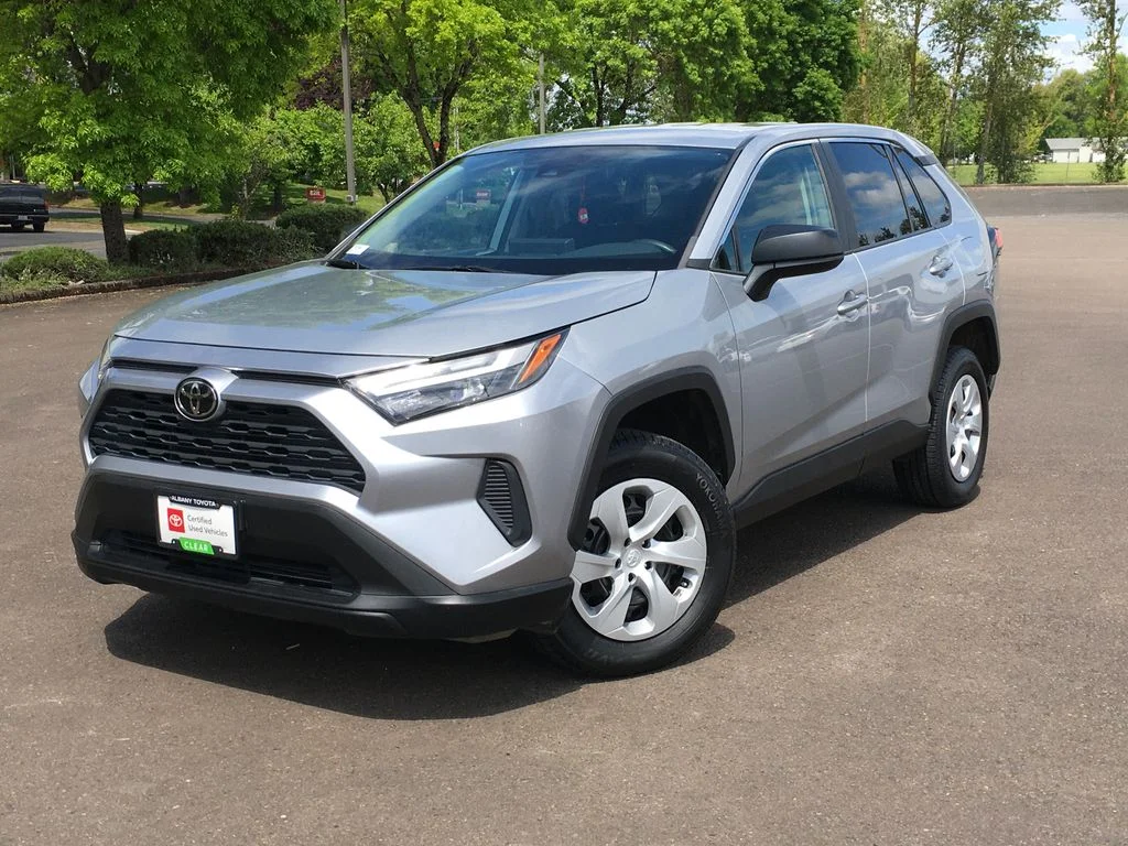 2023 Toyota RAV4 LE AWD's photo