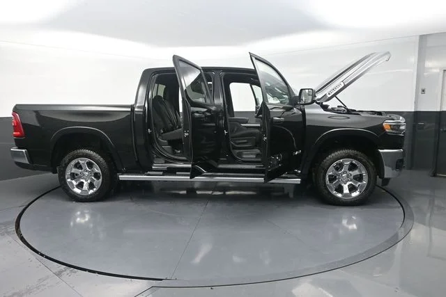 New 2026 Diamond Black Crystal Pearl-Coat Exterior Paint RAM Big Horn/Lone Star image 40