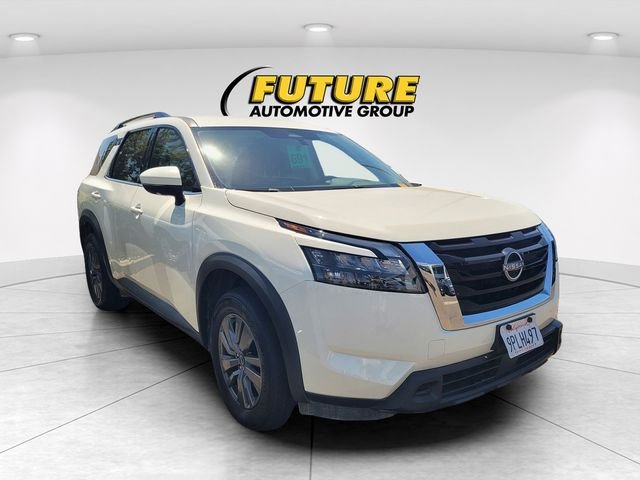 Used 2025 White Nissan SV image 1