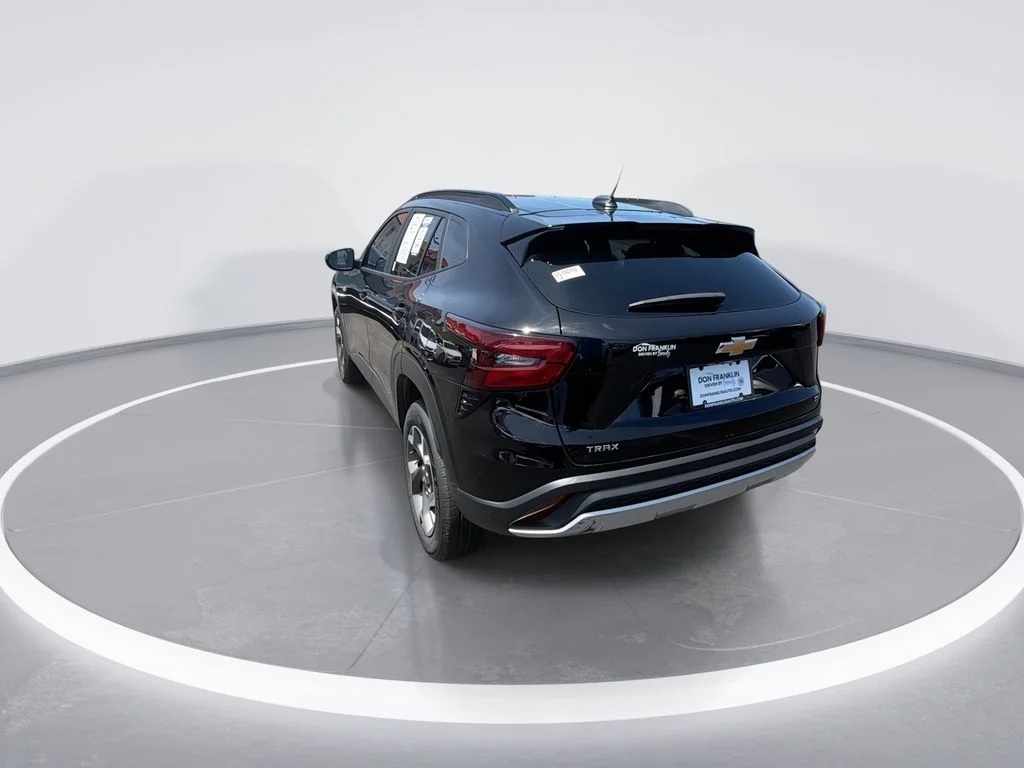 Used 2025 Black Chevrolet LT image 6