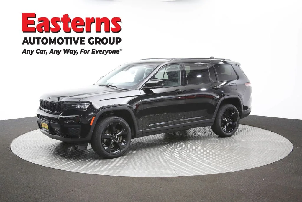Used 2023 Black Jeep Altitude image 58