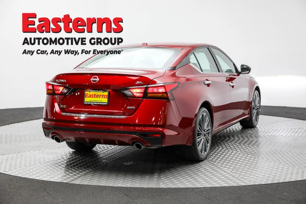 Used 2023 Red Nissan 2.5 SL image 5