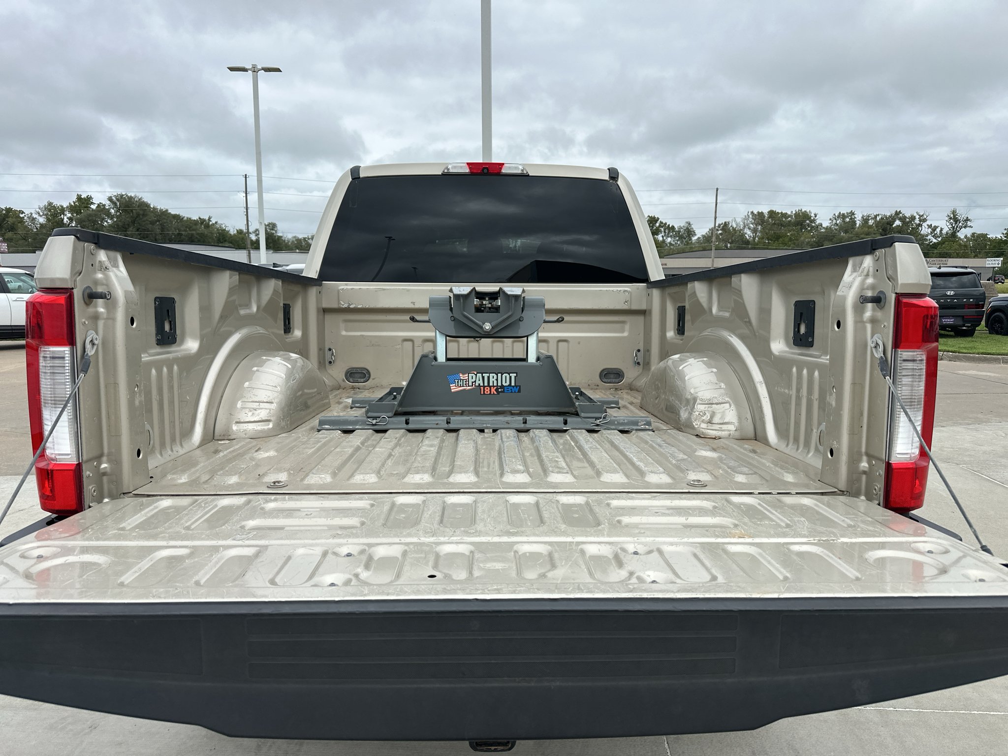 Used 2017 White Gold Metallic Ford XLT image 7