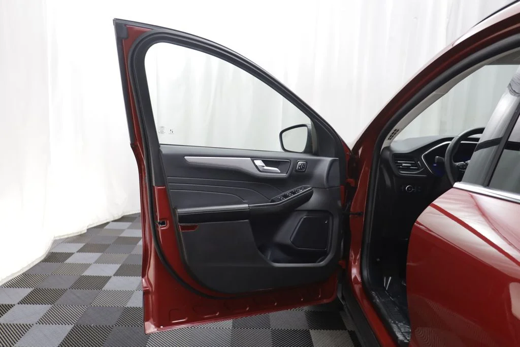 Used 2024 Rapid Red Metallic Tinted Clearcoat Ford Platinum image 4