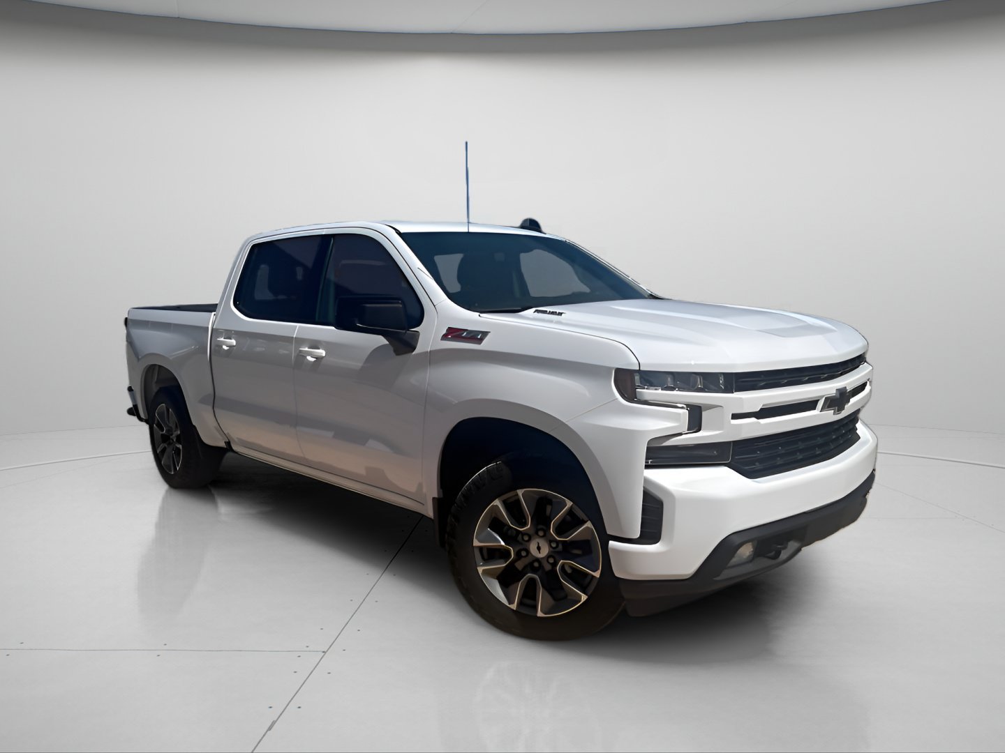 Used 2022 Summit White Chevrolet RST image 2