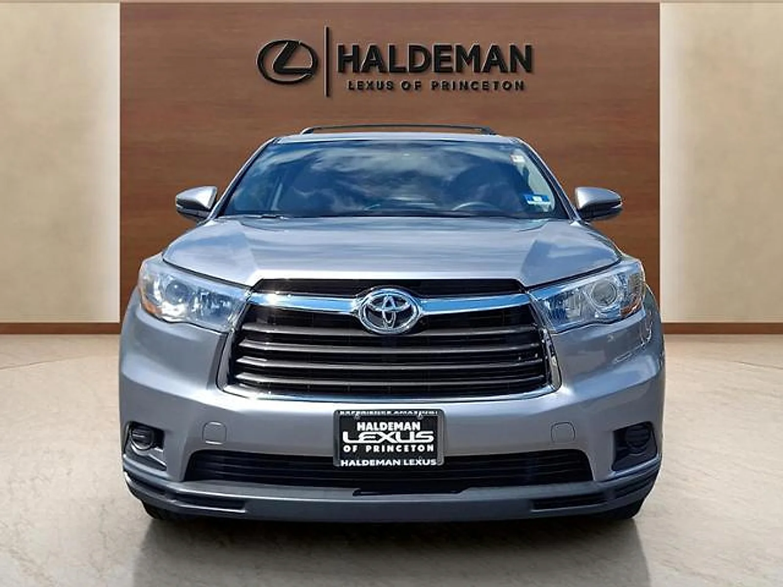 Used 2016 Toyota Highlander LE with VIN 5TDBKRFHXGS255931 for sale in Lawrence Township, NJ