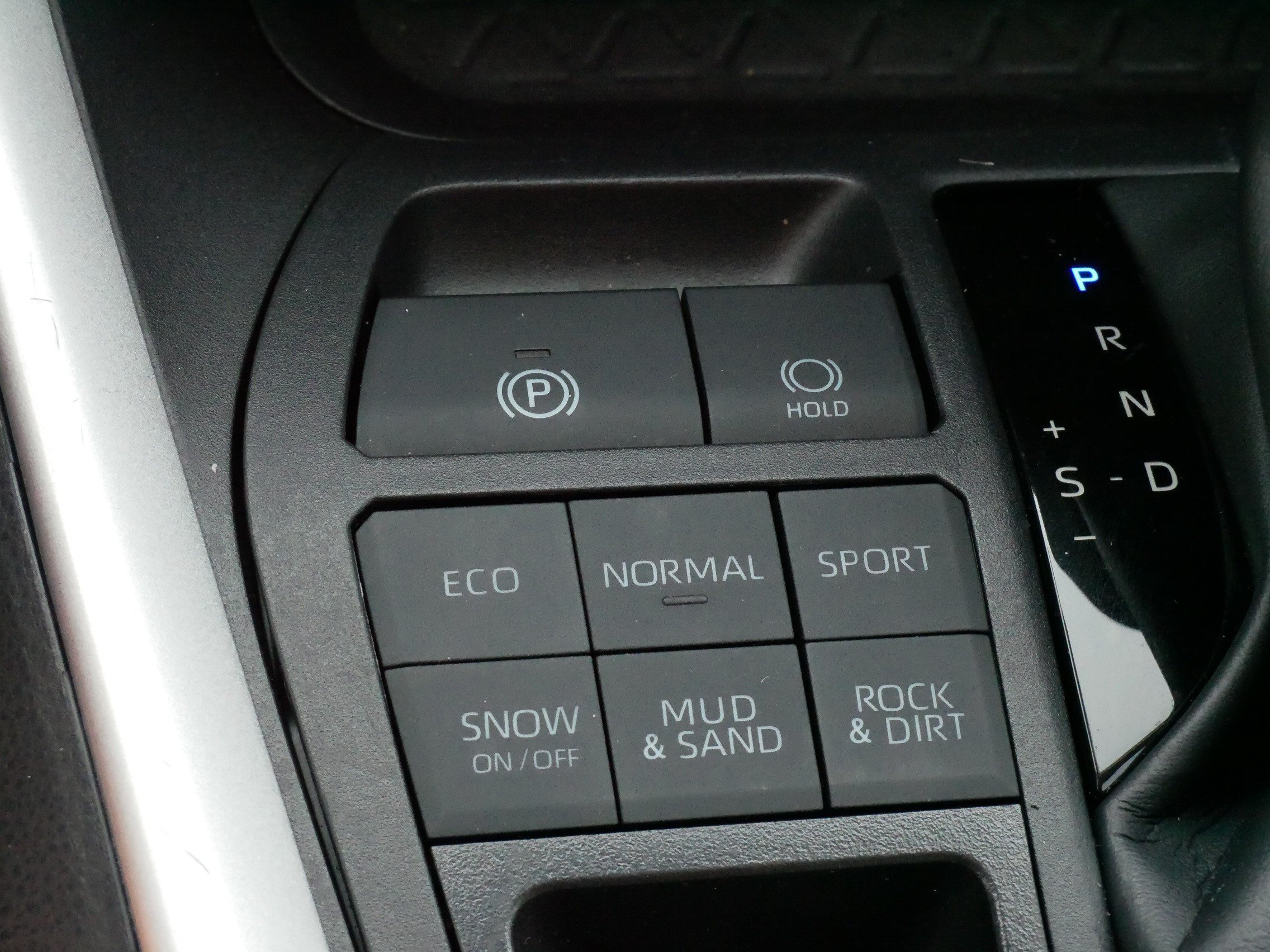 Certified Used 2025 SILVER SKY METALLIC Toyota XLE Premium image 28