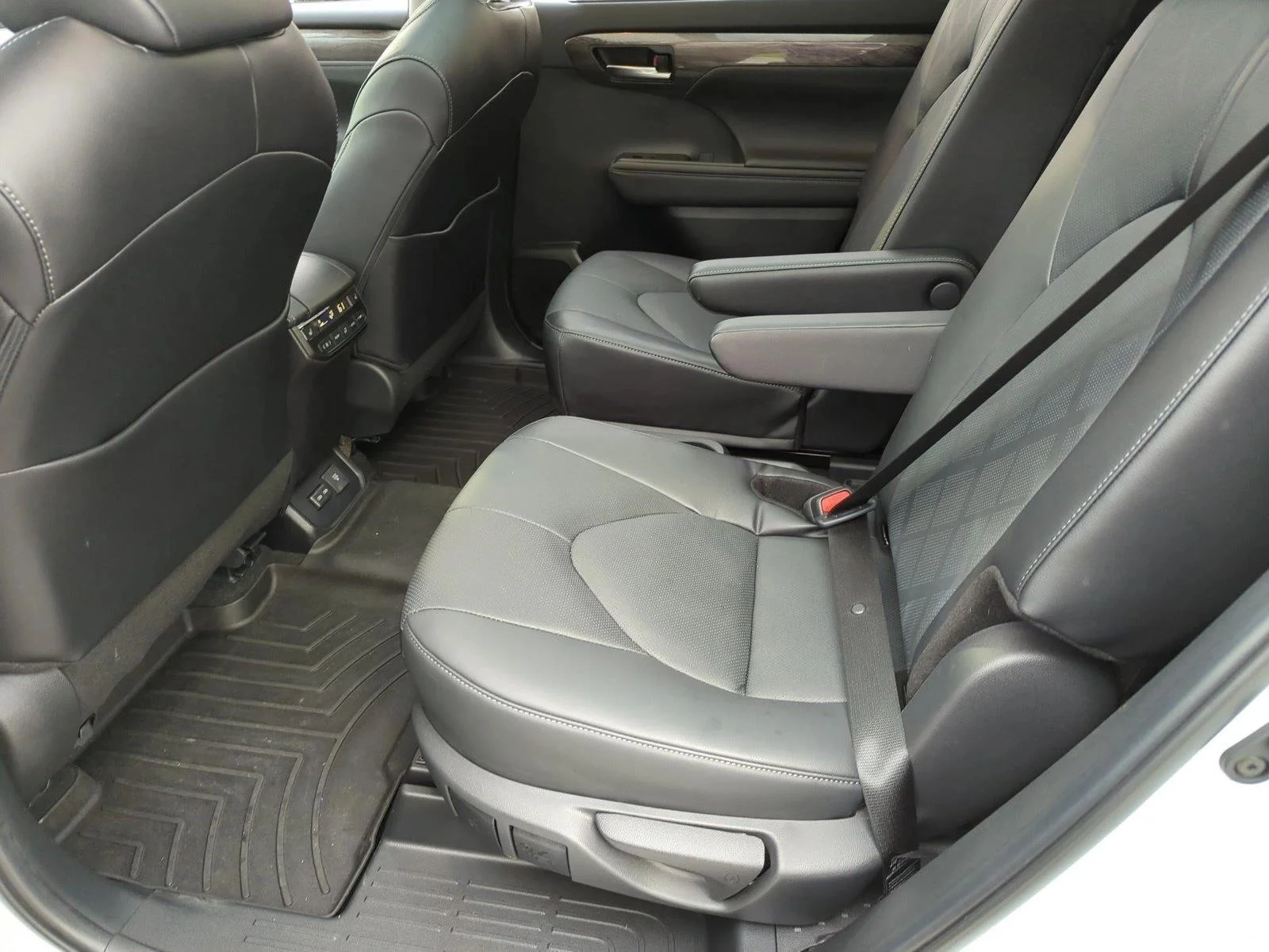 Used 2024 Wind Chill Pearl Toyota Platinum image 19