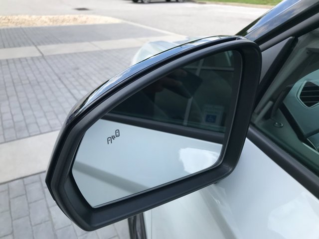 New 2026 Pure White w/Deep Black Roof Volkswagen SE Black image 11