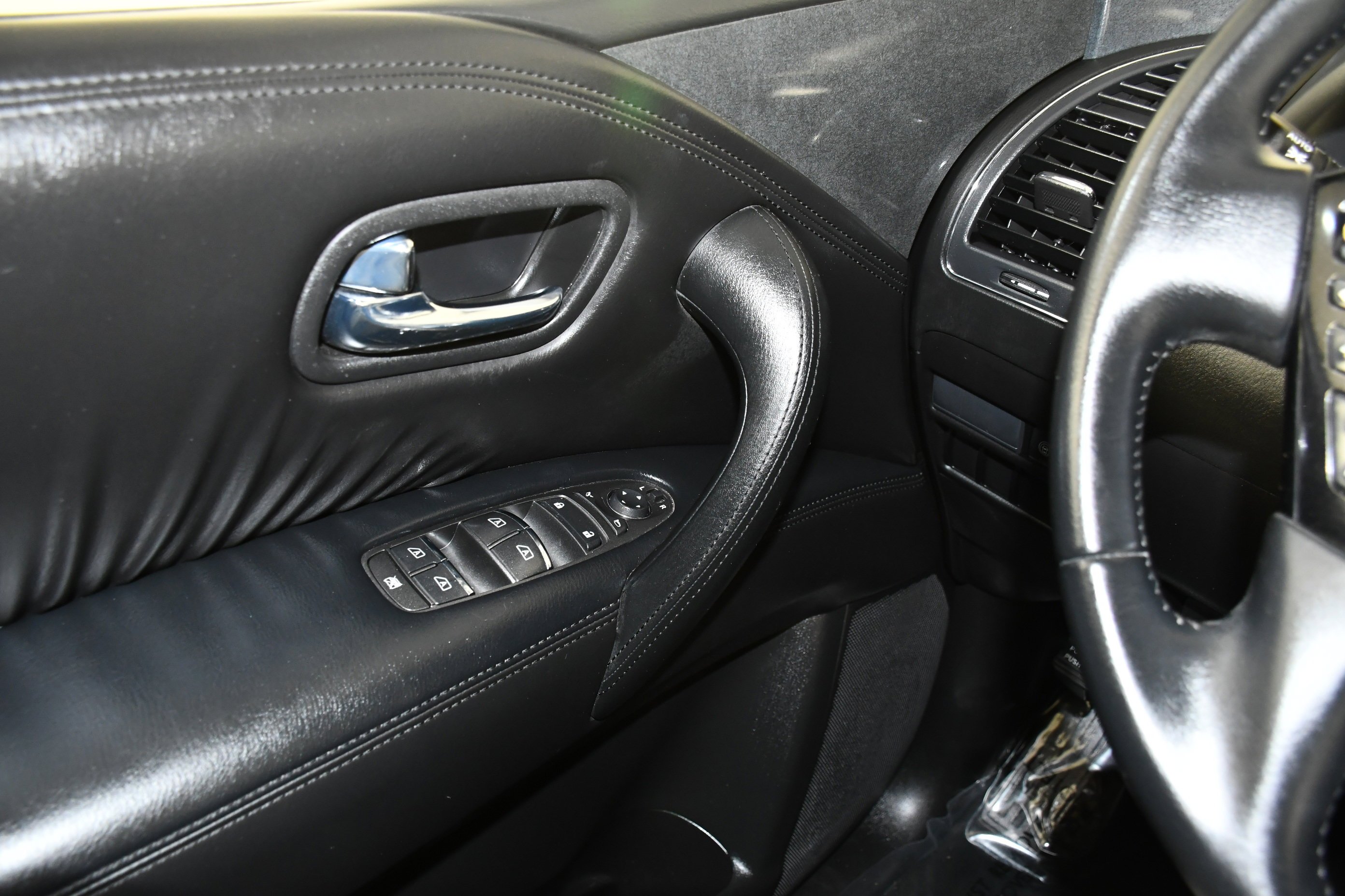 Used 2024 Brilliant Silver Metallic Nissan SV image 35