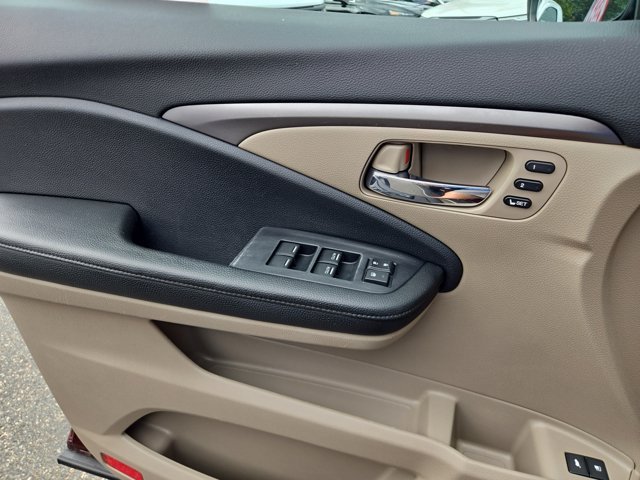 Used 2019  Honda EX-L w/Navi & RES image 16