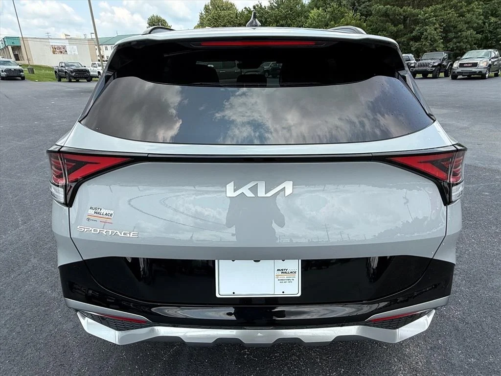 Used 2024 Wolf Gray C7s Kia SX-Prestige image 6