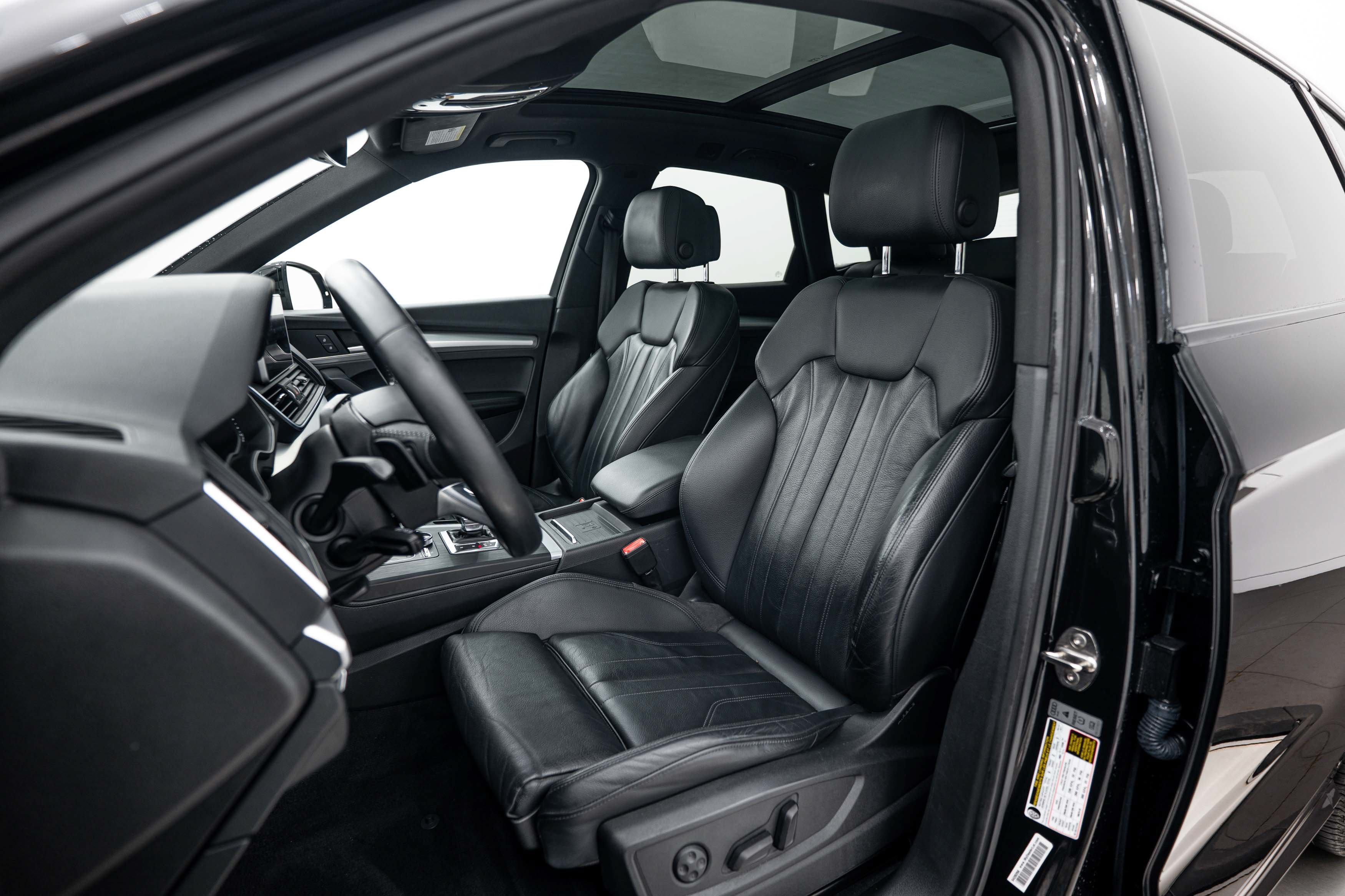 Used 2020 Mythos Black Metallic Audi Titanium Premium Plus image 15