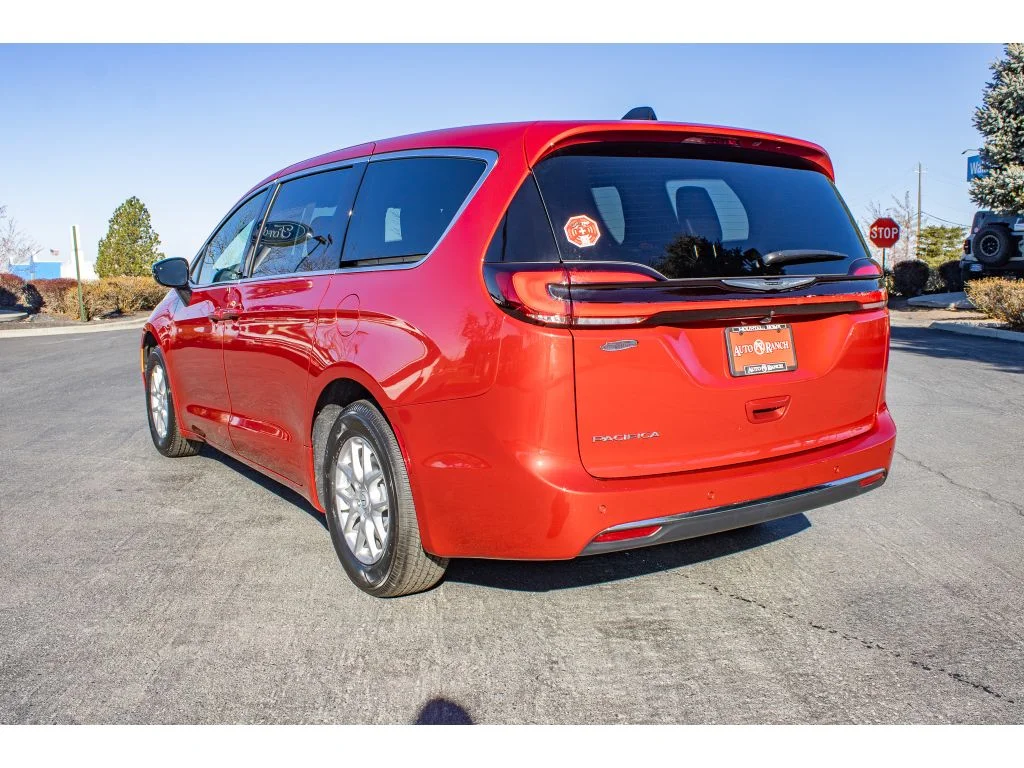 New 2026 Red Hot Pearlcoat Chrysler Select image 5