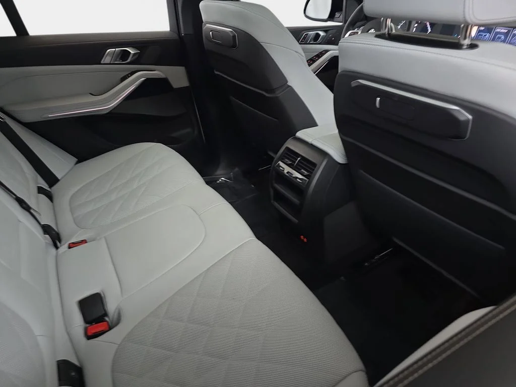 Used 2026 Alpine White BMW xDrive40i image 13