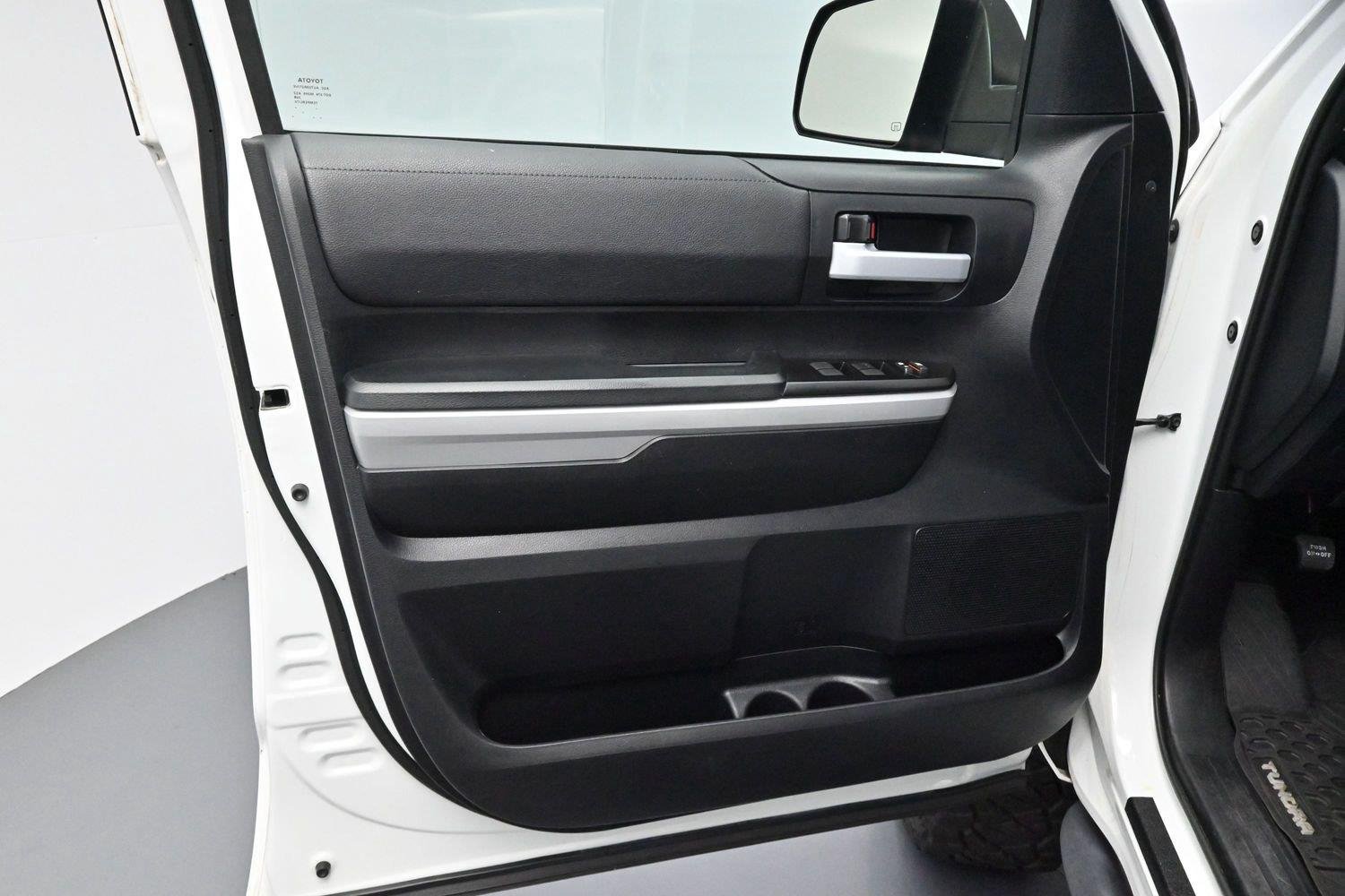 Used 2019 Super White Toyota SR5 image 9
