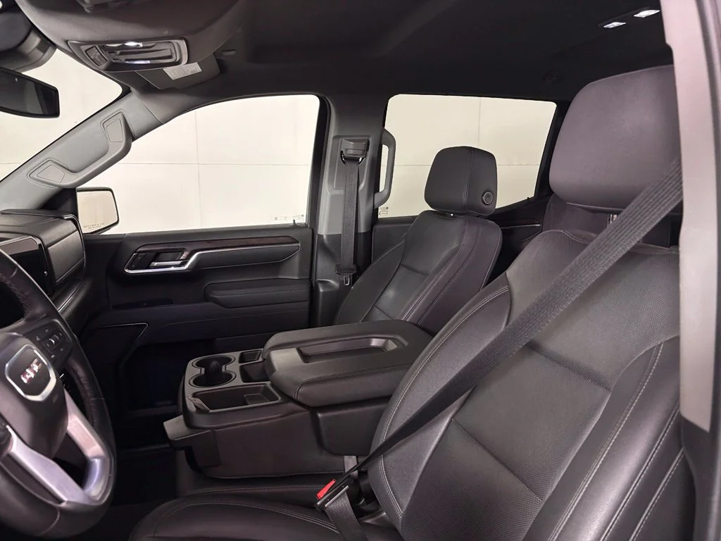 Used 2025 White GMC SLT image 19