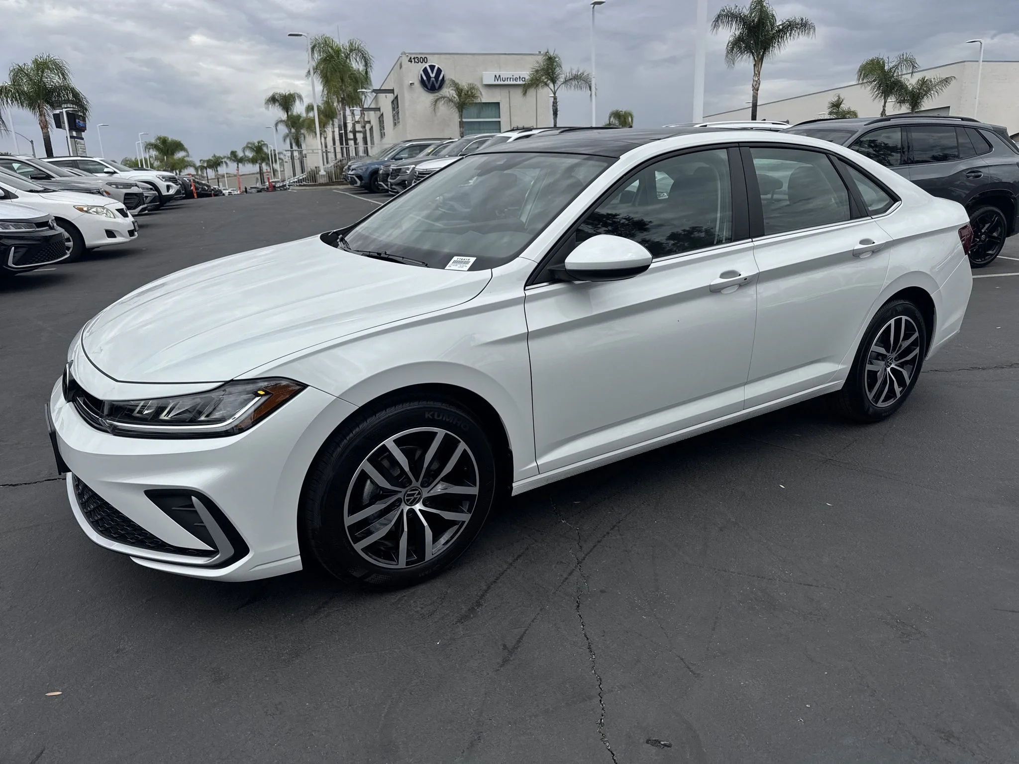 New 2026 Opal White Pearl Volkswagen SE image 4