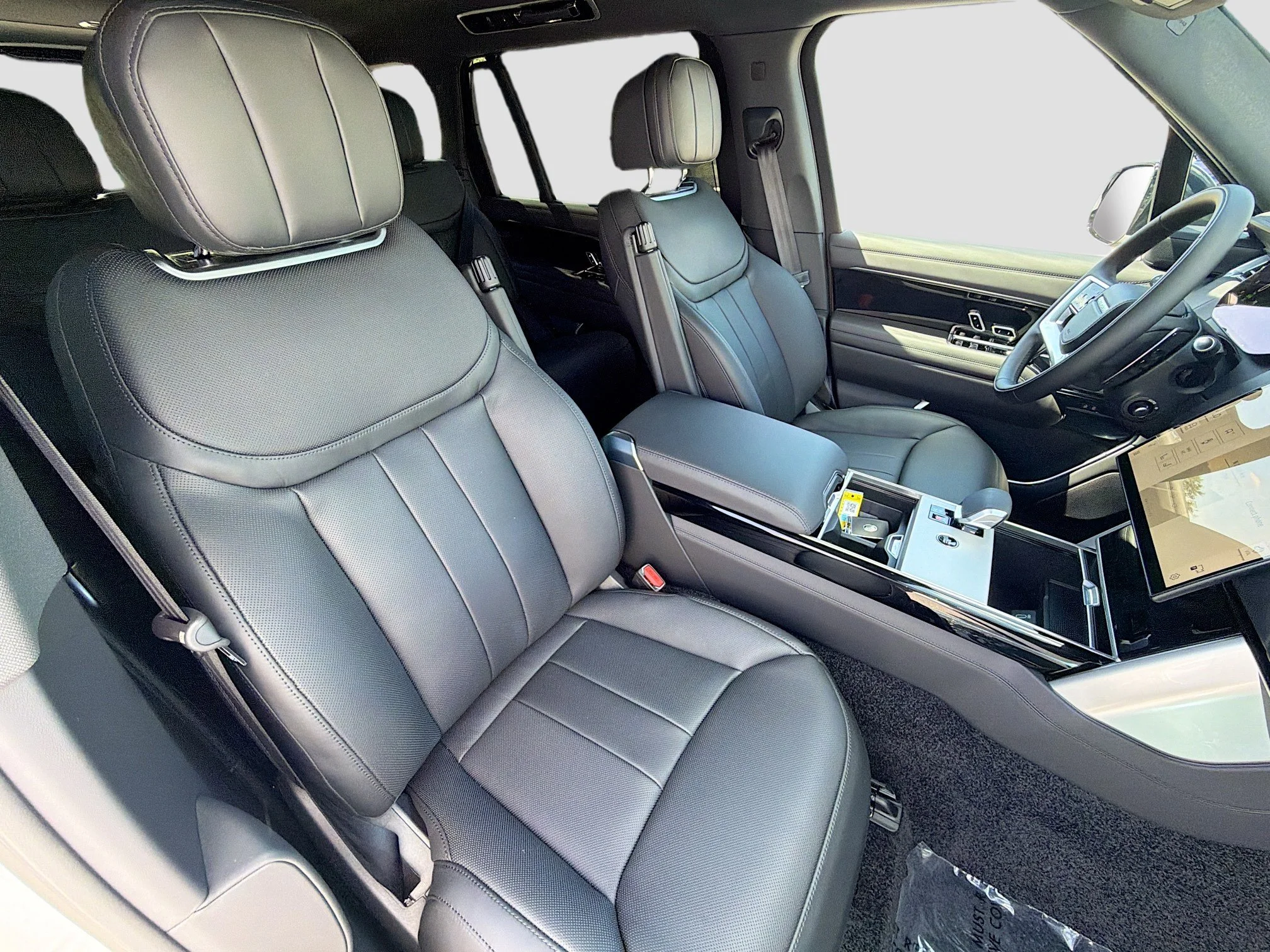 New 2026 Ostuni Pearl White Premium Metallic Land Rover SE image 15