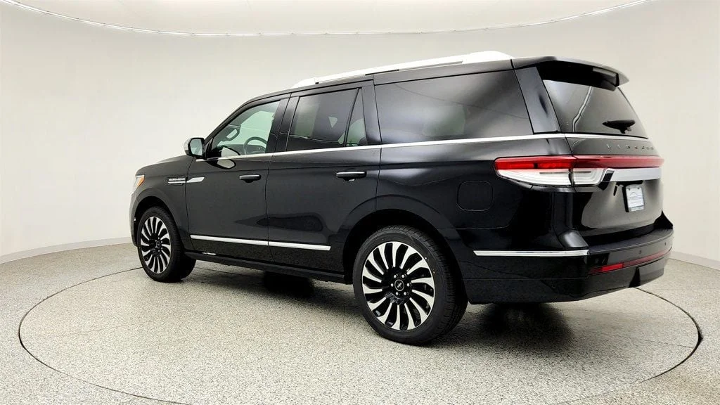 Used 2022 Infinite Black Metallic Clearcoat Lincoln Black Label 4x4 image 7