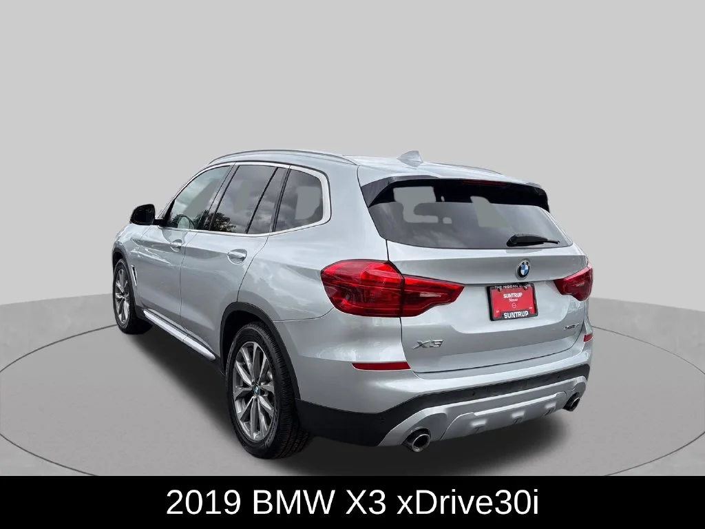 Used 2019 Silver BMW xDrive30i image 3