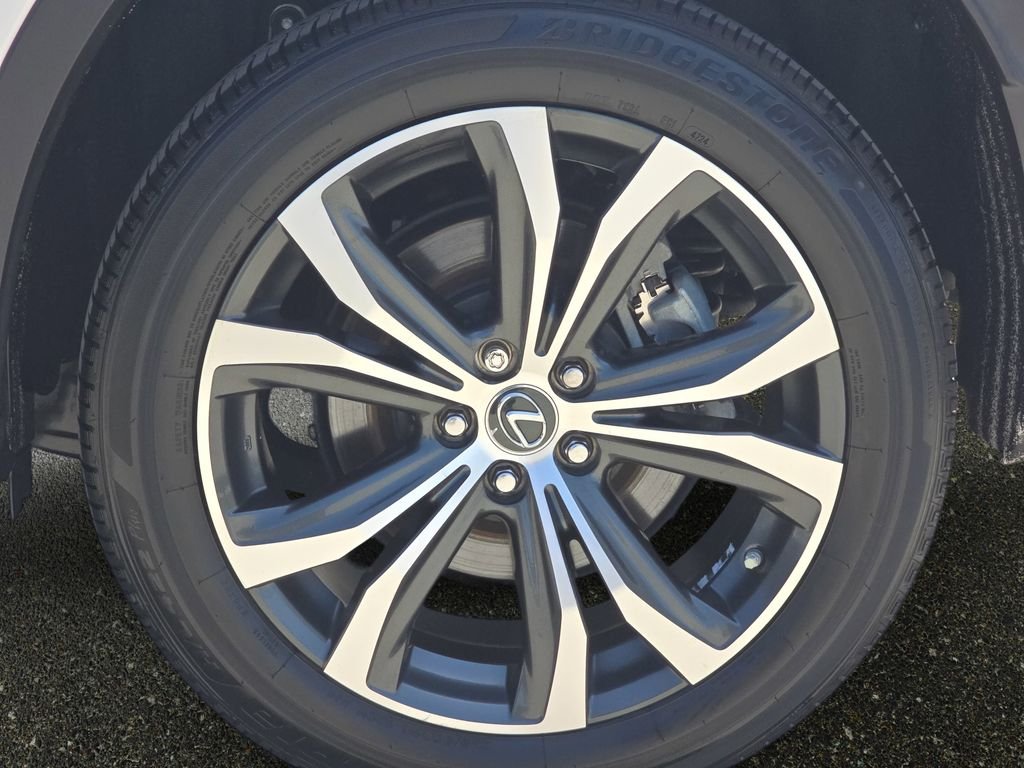 Used 2019 White Lexus 450h image 37