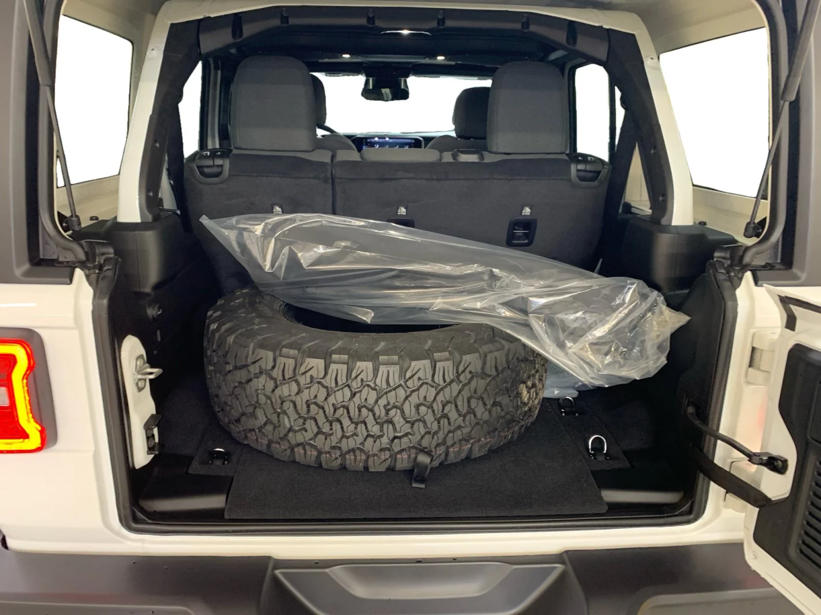 New 2026 Bright White Jeep Rubicon image 19