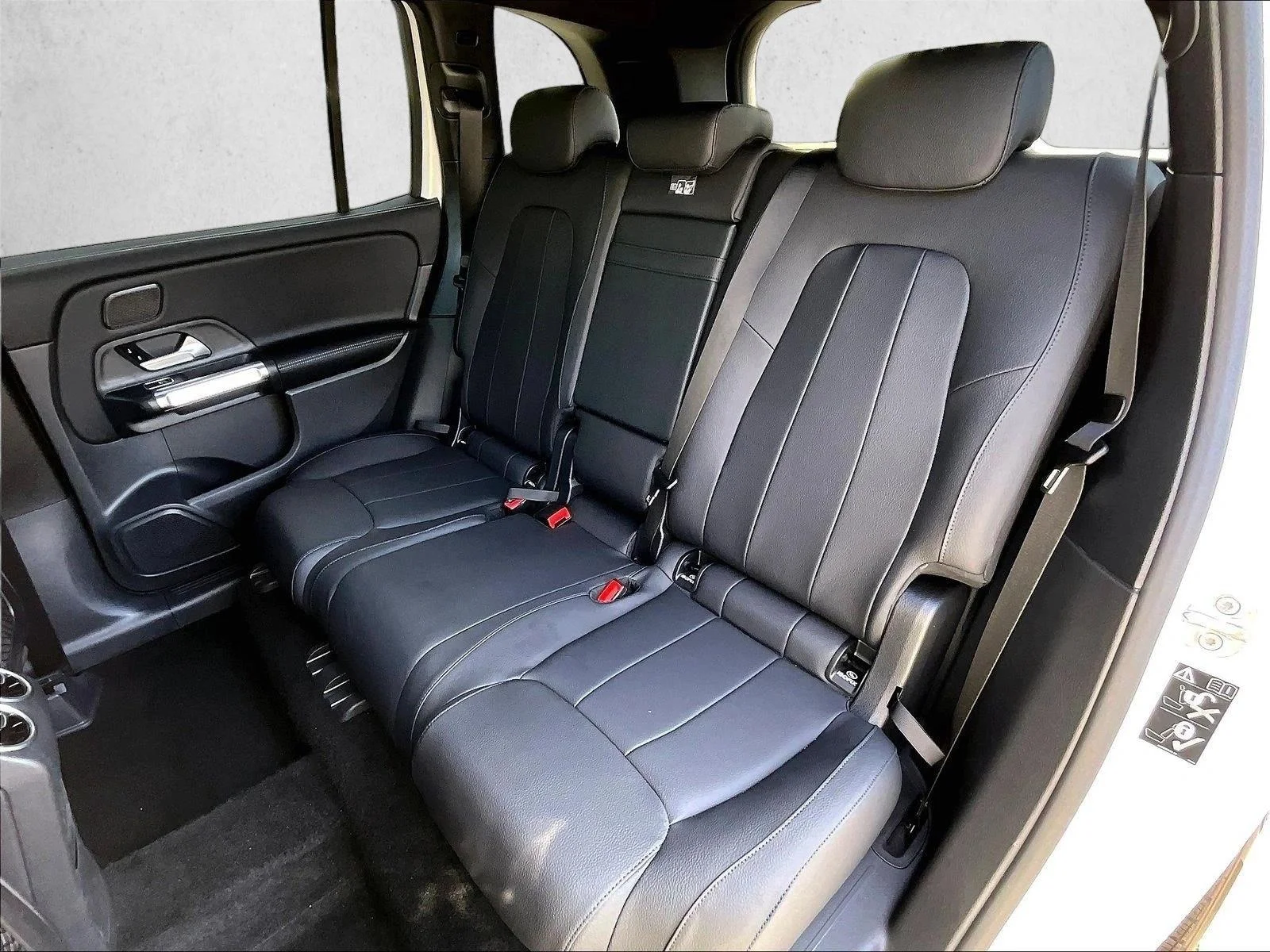 Used 2026 Polar White Mercedes-Benz GLB 250 image 28