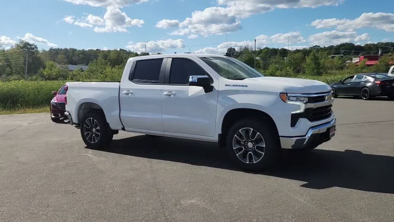 New 2026 Summit White Chevrolet LT (2FL) image 6