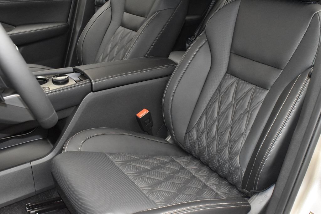 New 2026 Champagne Silver Metallic / Super Black Two-tone Nissan Platinum image 14