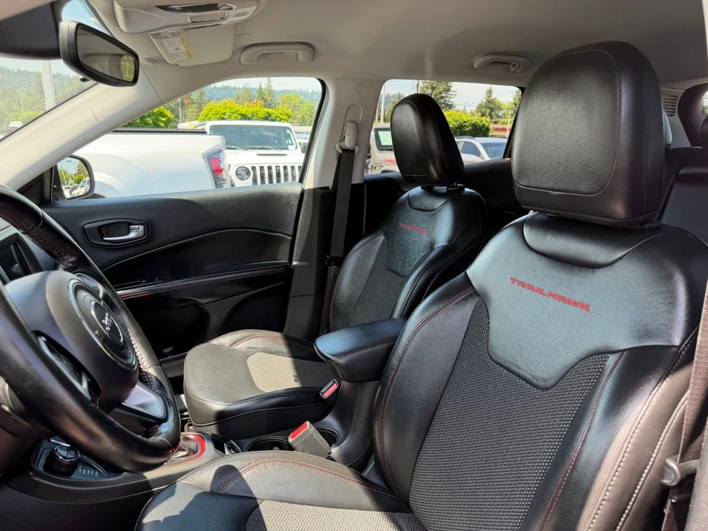 Used 2020 Billet Silver Metallic Clearcoat Jeep Trailhawk image 14