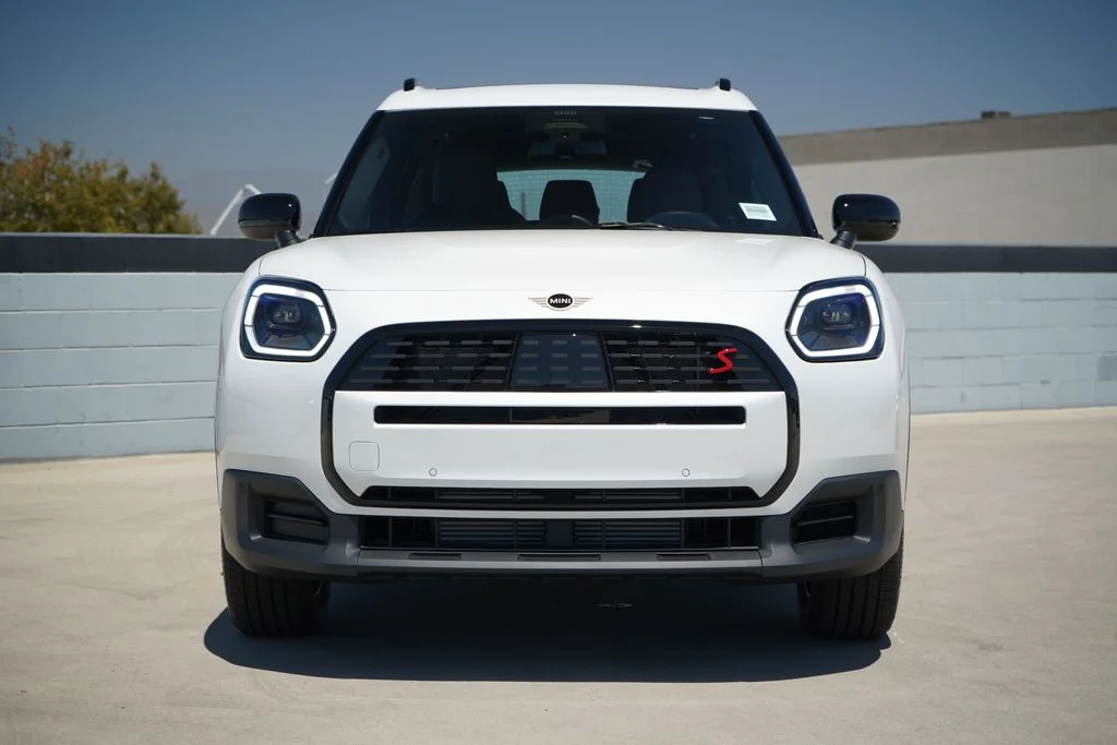 New 2027 White MINI Signature Plus image 3