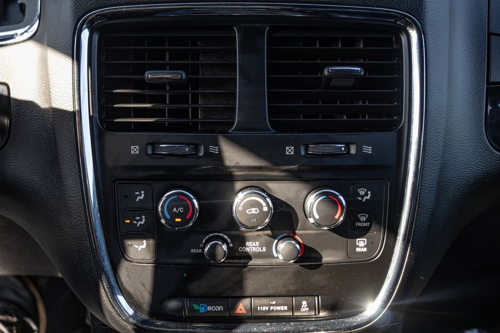 Used 2017 Black Dodge SXT image 18