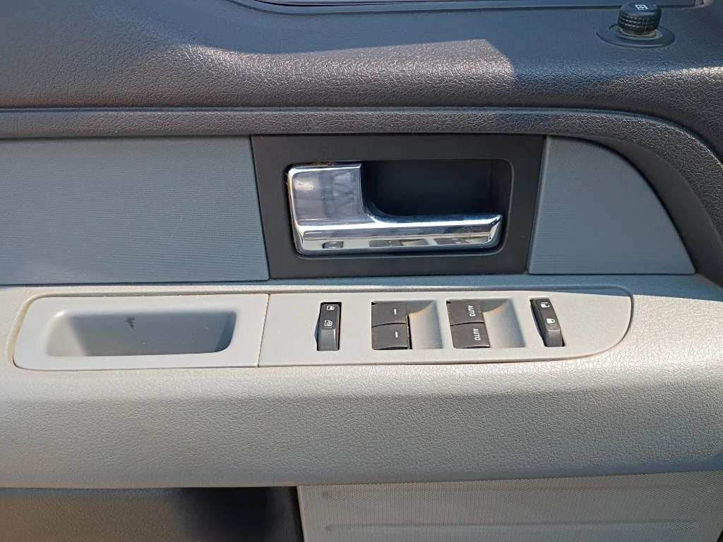 Used 2012 Blue Ford XLT image 17