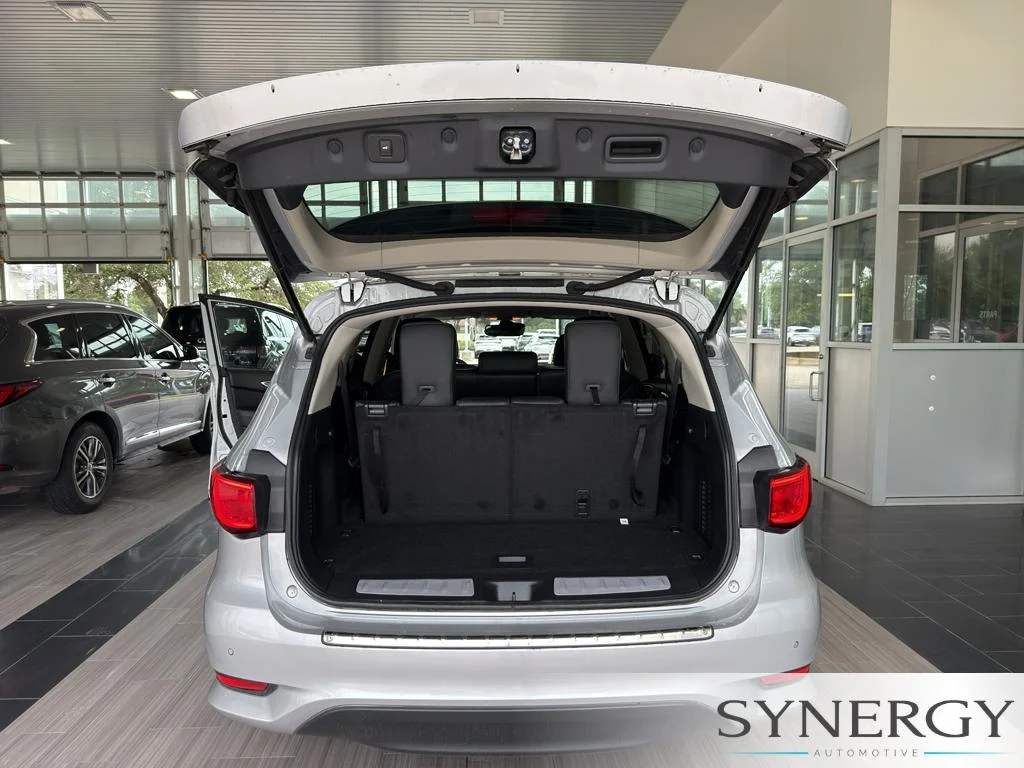 Used 2019 Liquid Platinum INFINITI LUXE image 32