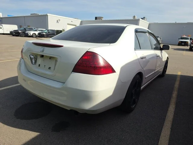 Used 2007 Taffeta White Honda SE image 3