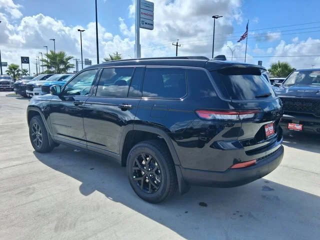 New 2026 Diamond Black Crystal Pearl-Coat Exterior Paint Jeep Altitude image 5