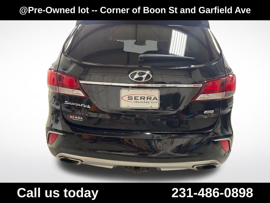 Used 2018 Black Hyundai SE image 4