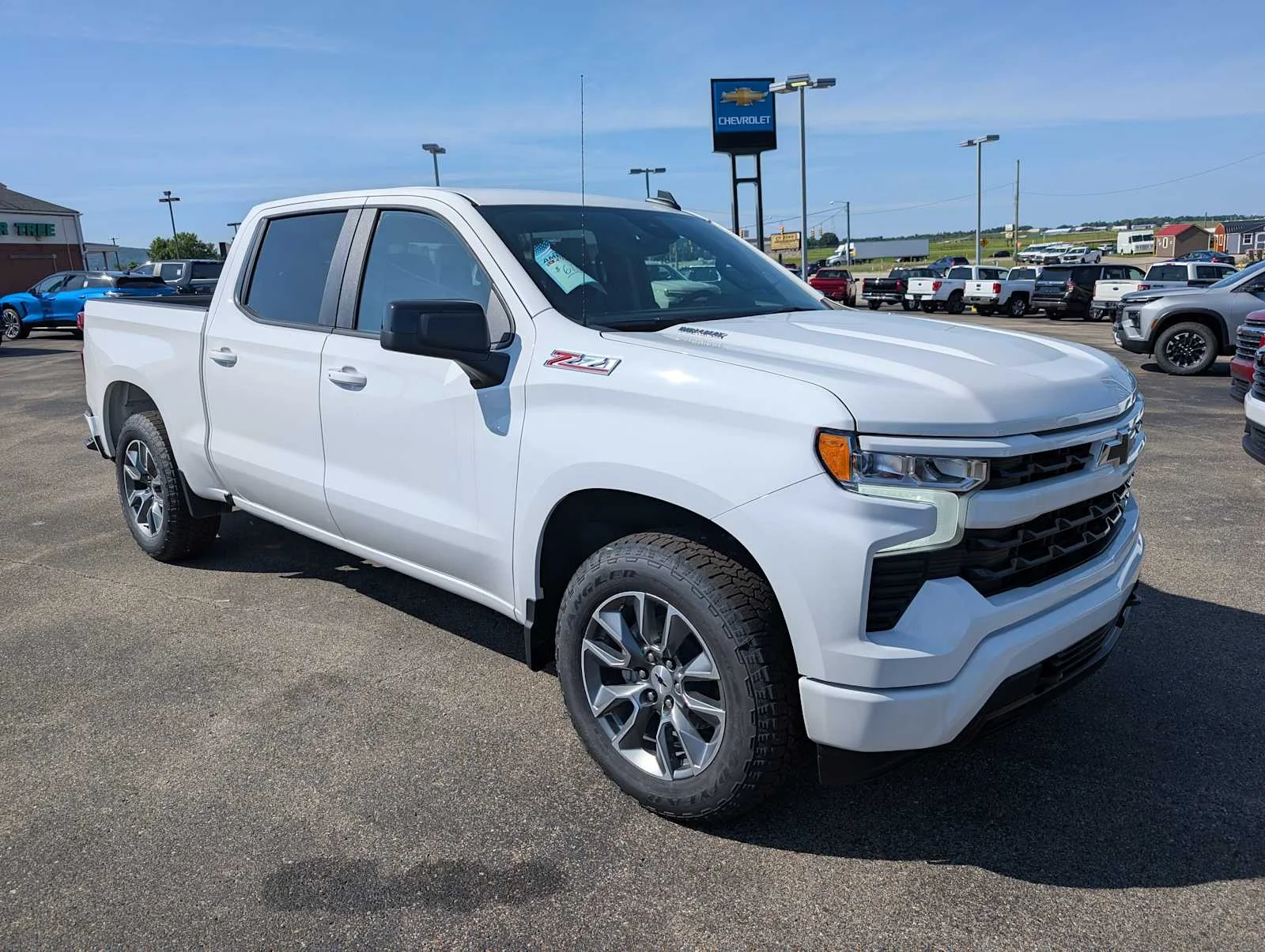 New 2026 Summit White Chevrolet RST image 6