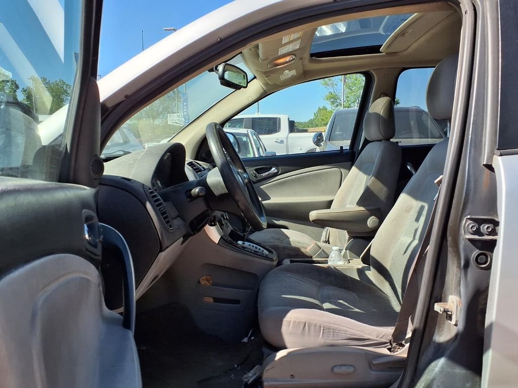 Used 2007 Silver Saturn Base image 9
