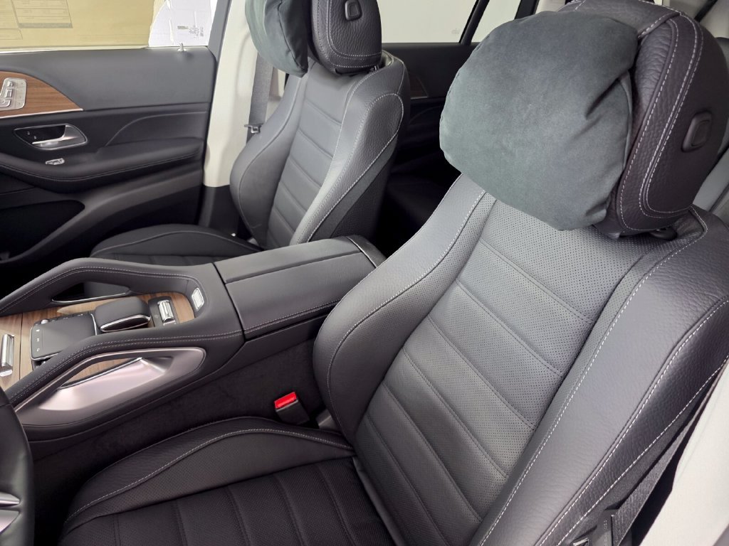 New 2026 Black Mercedes-Benz GLS 450 image 8