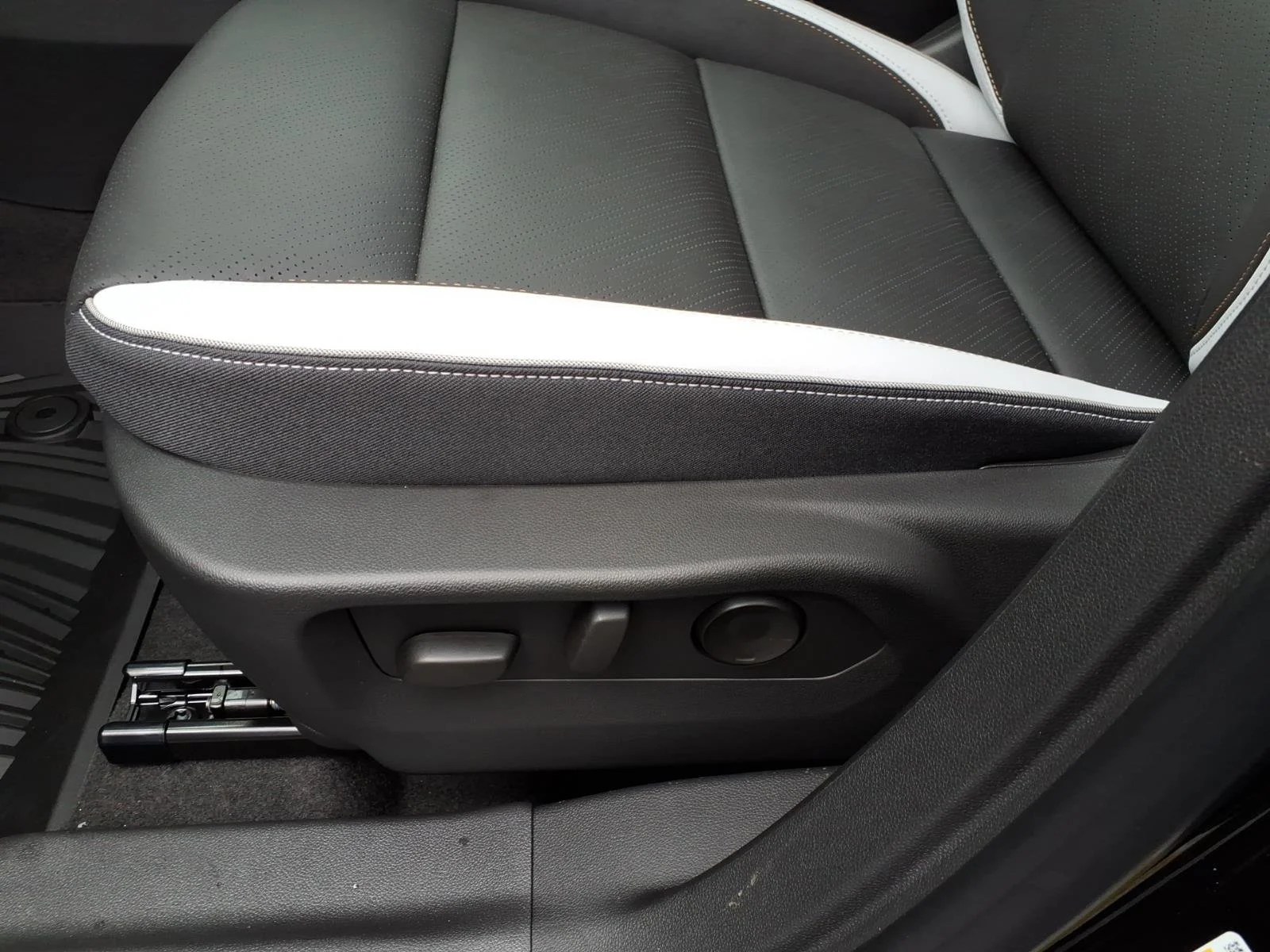 2026 Buick Envision Sport Touring - Photo 14