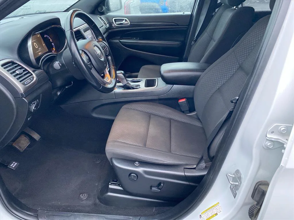 Used 2021 Bright White Clearcoat Jeep Laredo E image 9
